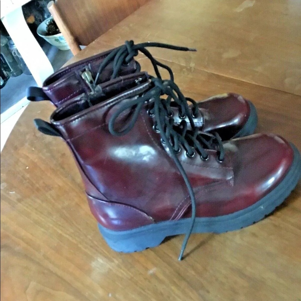Mossimo burgundy round toe combat boot new